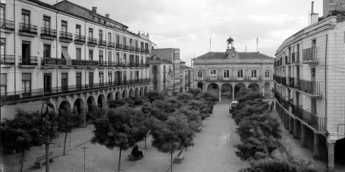 La ciudad de Zamora en el fondo fotográfico Luis Lladó